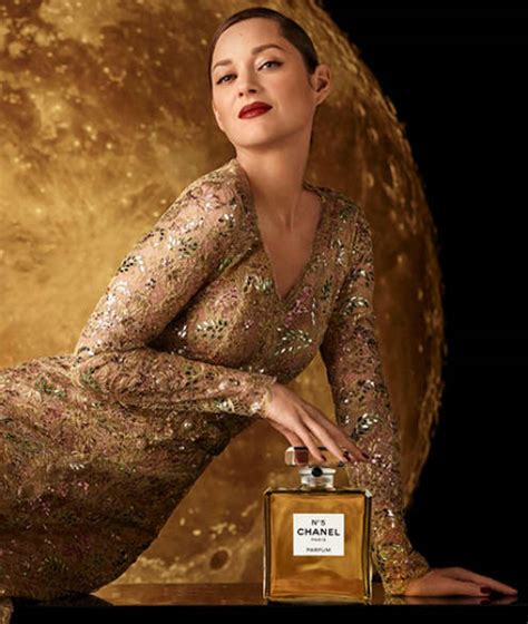 chanel 5 actrice publicite|Marion Cotillard valse sur la Lune pour la nouvelle campagne .